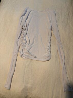 Alo Long Sleeve Ruched Ribbed Top - Light Beige